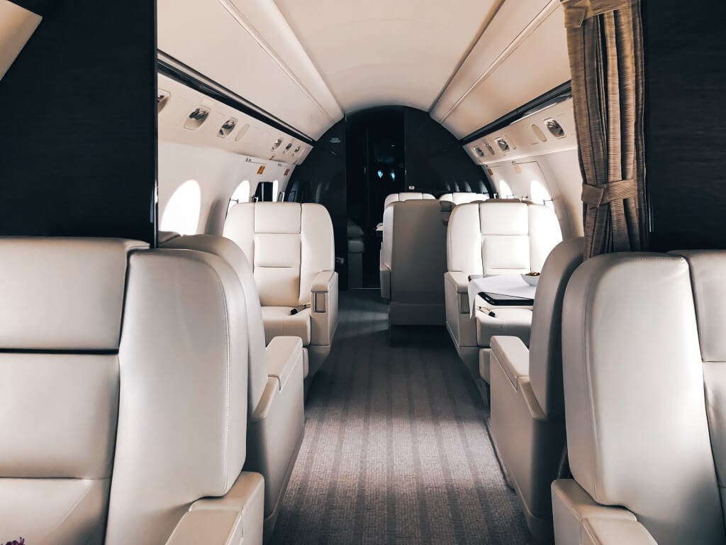 Private Jet Charter vs Commercial Airlines: 5 Differences That Make Flying Private Worth It
